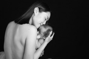 愛する我が子でも、泣き声はうるさい